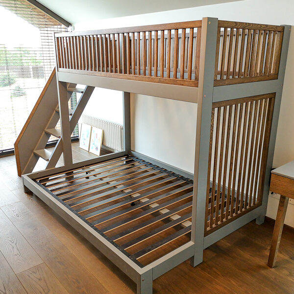 Divstāvīga bērnu gulta