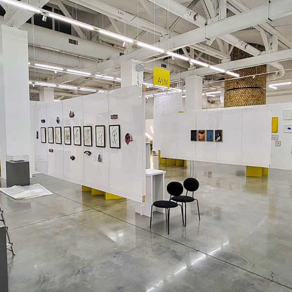 Zuzeum – Art gallery display stands