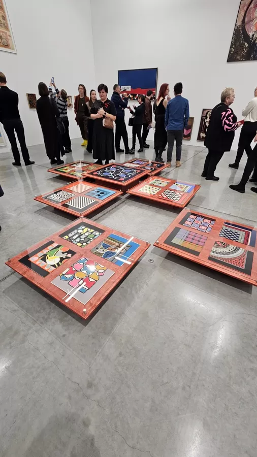 Art gallery stand