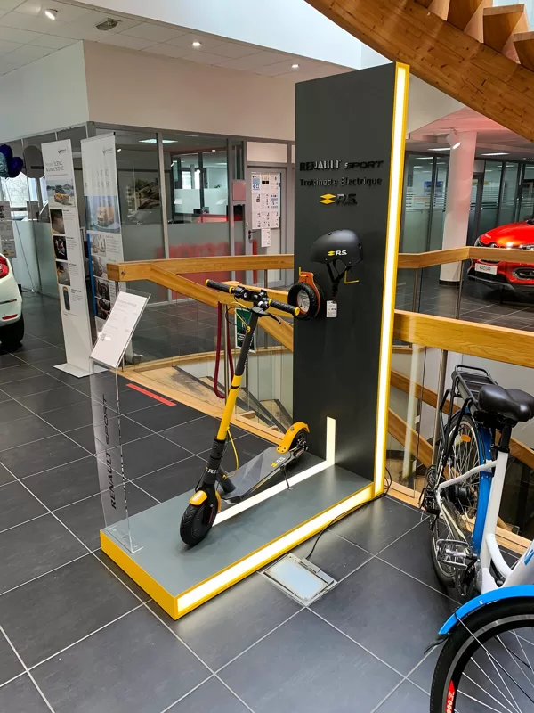 Renault Skūteru produkta stends